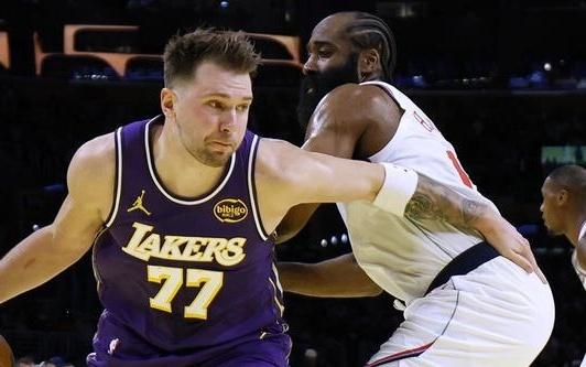 东契奇43+9+13哈登29+9湖人轻取快船5连胜