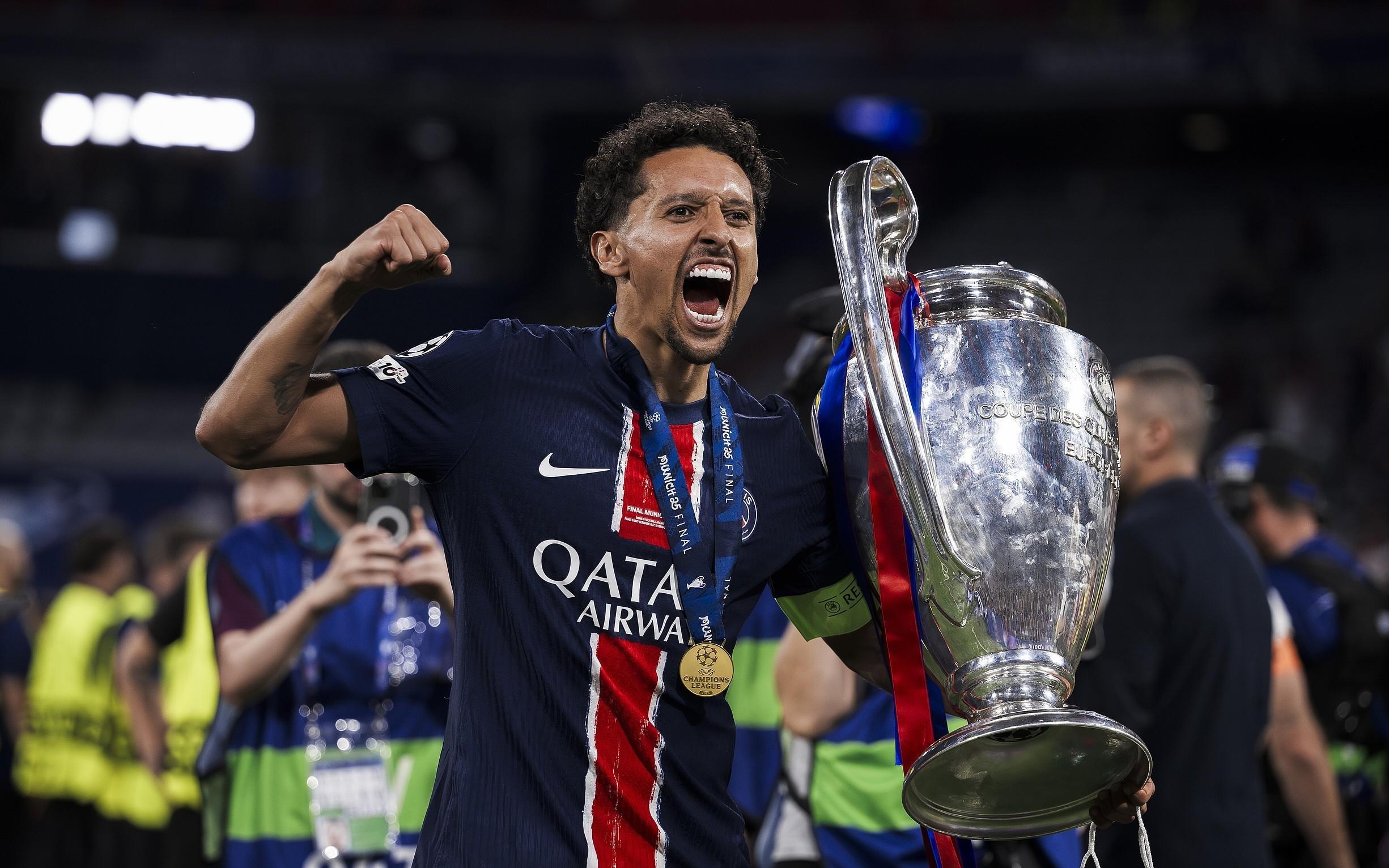 巴黎欧冠决赛落场签名球衣被拍卖，单件最高出价已超2.4万欧