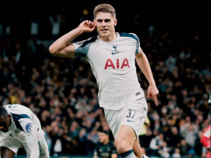 欧冠惨案诞生！英超豪强踢疯了，狂轰4球，超级后卫长途奔袭破门