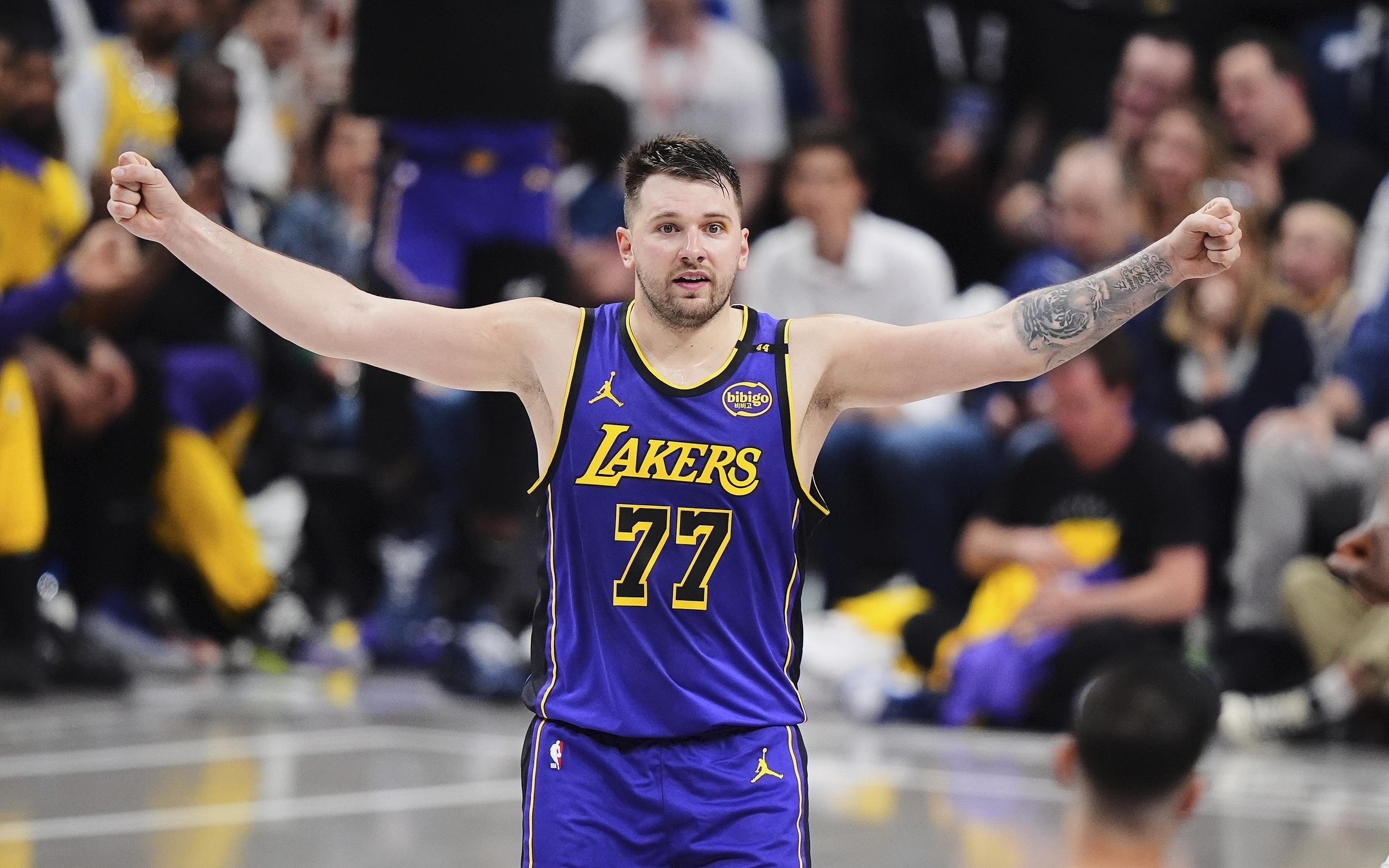 并不差！美记：季前赛东里和艾顿挡拆每