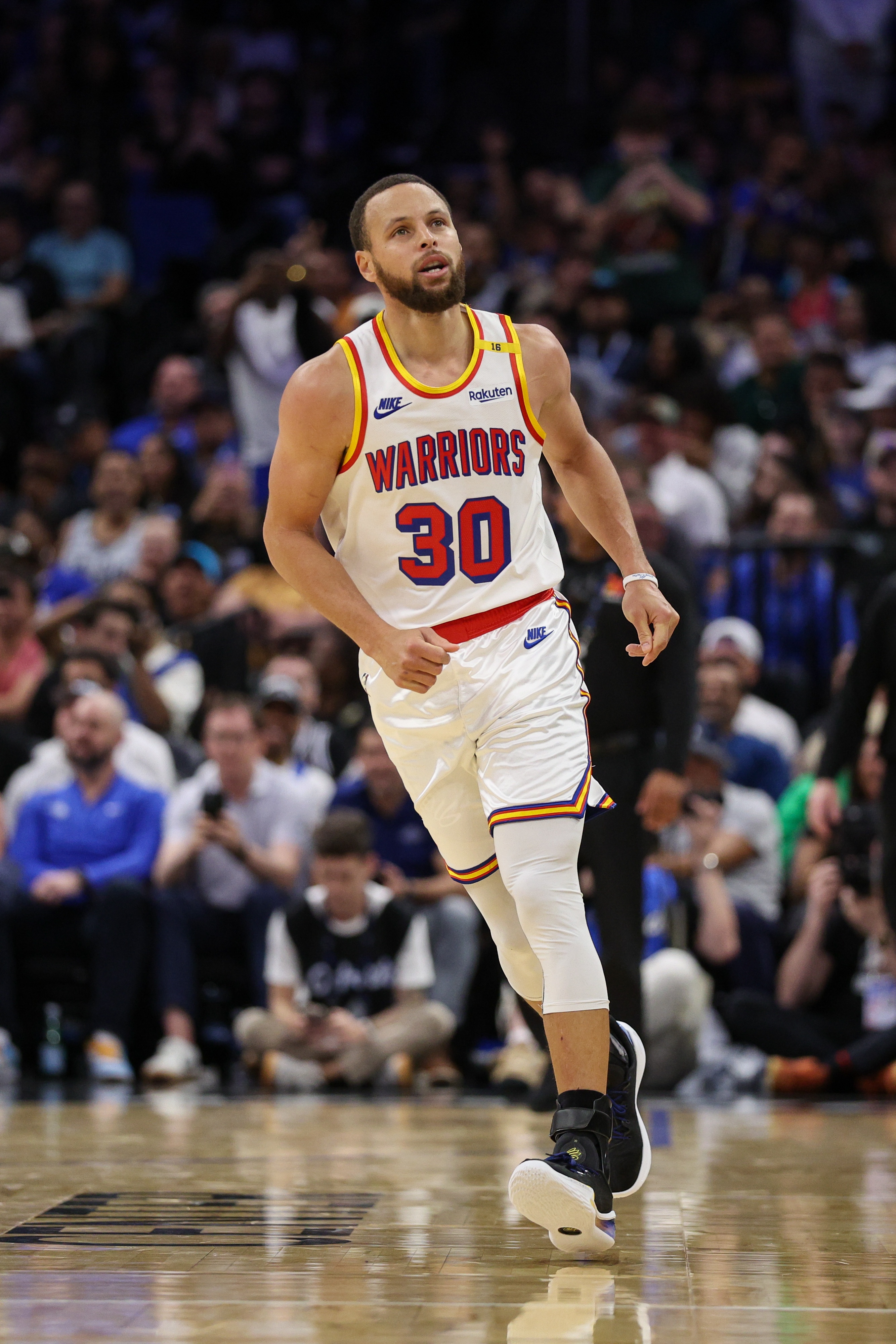 NBA历史单场55+的比赛库里的25次出手为第二少哈登曾24投砍60分