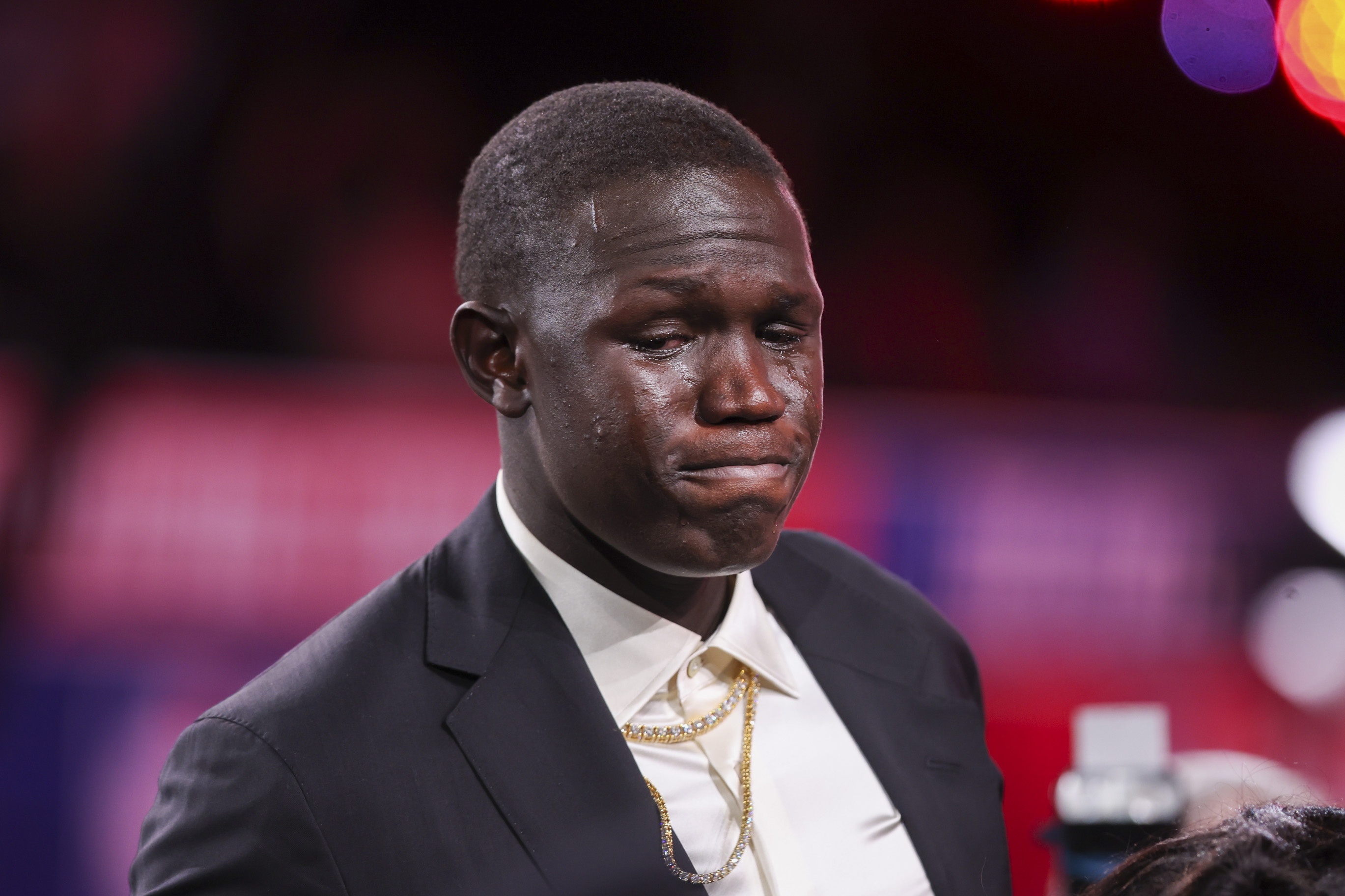 马卢阿奇从难民营到NBA“诈骗犯”鲁尔邓打造的篮球天才