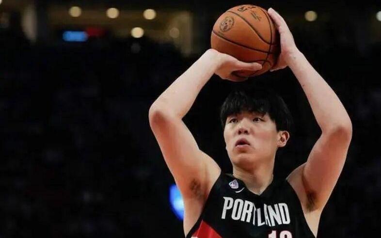 杨瀚森的“黑”与“粉”背后，是专业