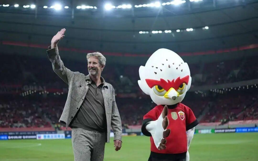 中超第29轮，上海海港30战胜浙江俱乐部绿城