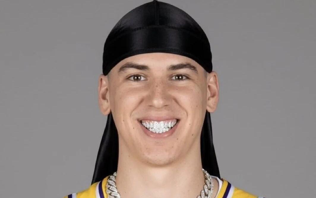 80分！80分啊！三巨头，牛逼！恭喜湖人...