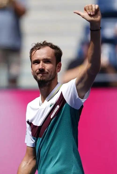 罗迪克力挺梅总重返前十，费德勒教练看好阿尼西莫娃明年夺大满贯