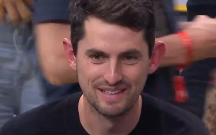 美媒晒照：科尔儿子新赛季升任勇士队助理教练一职