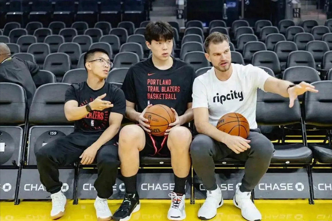 官宣！杨瀚森被下放G联赛，出战湖人与太阳比赛，或与詹姆斯交手