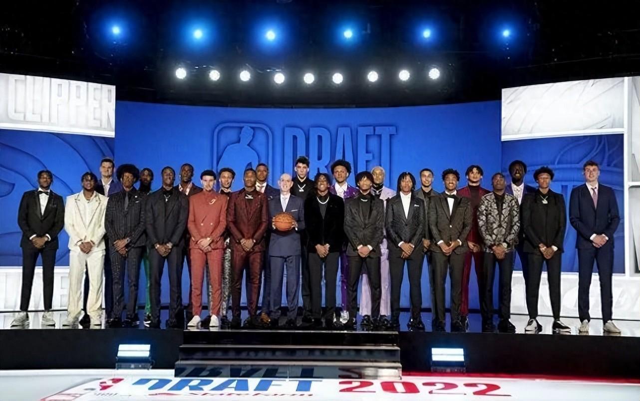 值得吗两小将完成续约，皆拿超1亿美元合同，却仍被媒体质疑！