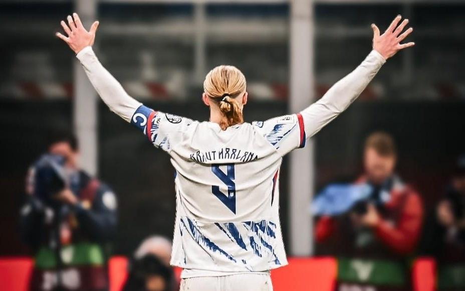 哈兰德本赛季出战20场中18场破门进32球，仅维拉、热刺对其零封