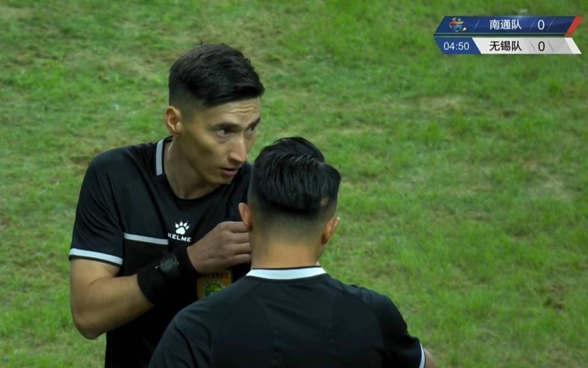 麦麦提江执法苏超半决赛南通vs无锡，昨天他还在云南吹中超
