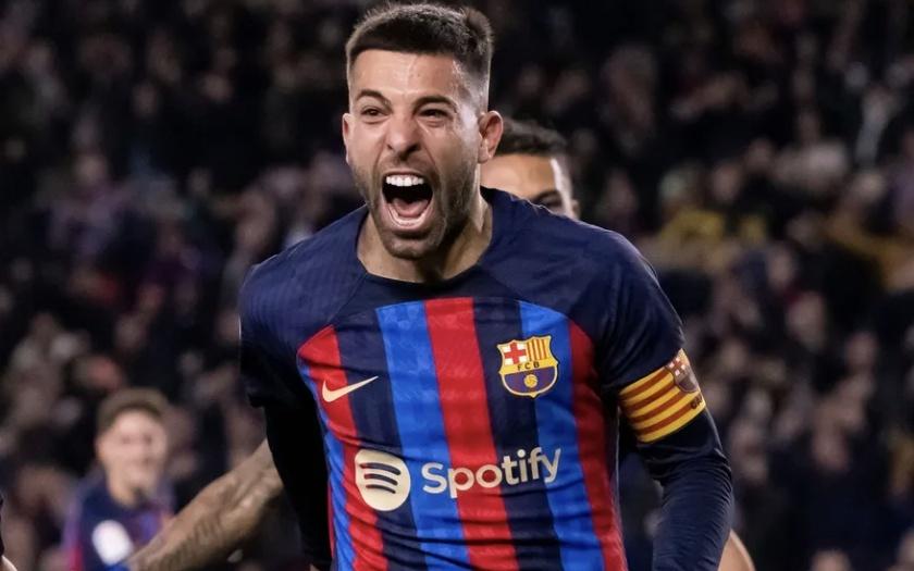 阿尔巴巴萨时期数据：459场贡献27球99助、一次三冠王