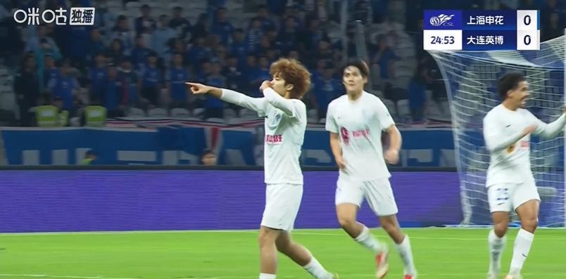 争议点球判罚，上海申花22绝平大连，中超冠军烫手，前四都拉胯