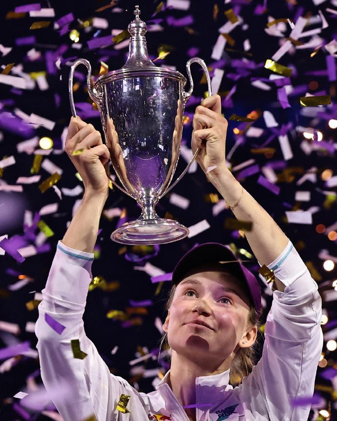 国家总统都发文祝贺！莱巴金娜真的争