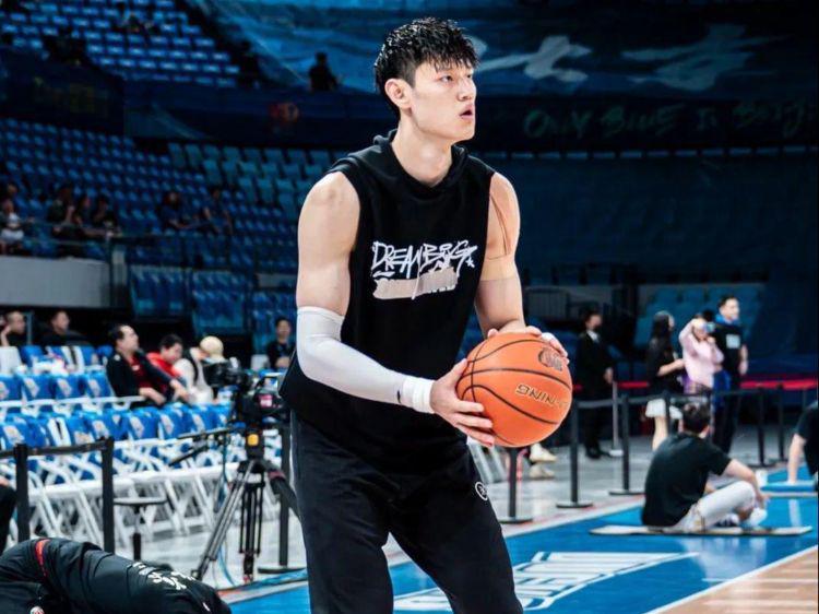 曾凡博NBA之旅启航：篮网Exhibit10合同细节揭晓，蔡老板仗义啊！