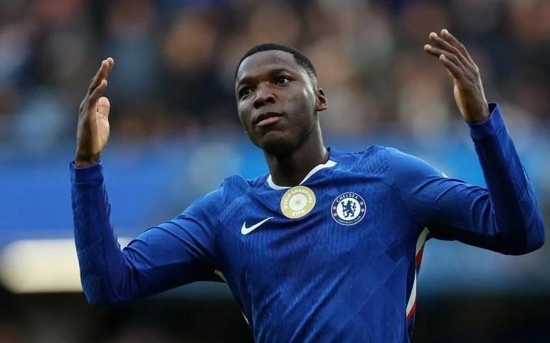 仅需450万时没买，如今1亿难求：凯塞多闪耀，刺痛曼联中场之殇