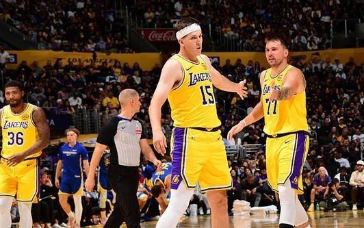 NBA实力榜:雷霆开局不败勇士攻强守弱湖人伤中前行