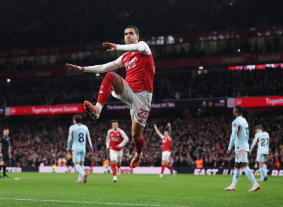 20！梅里诺化身梅超风+萨卡破门，阿森纳18场不败，领跑英超欧冠