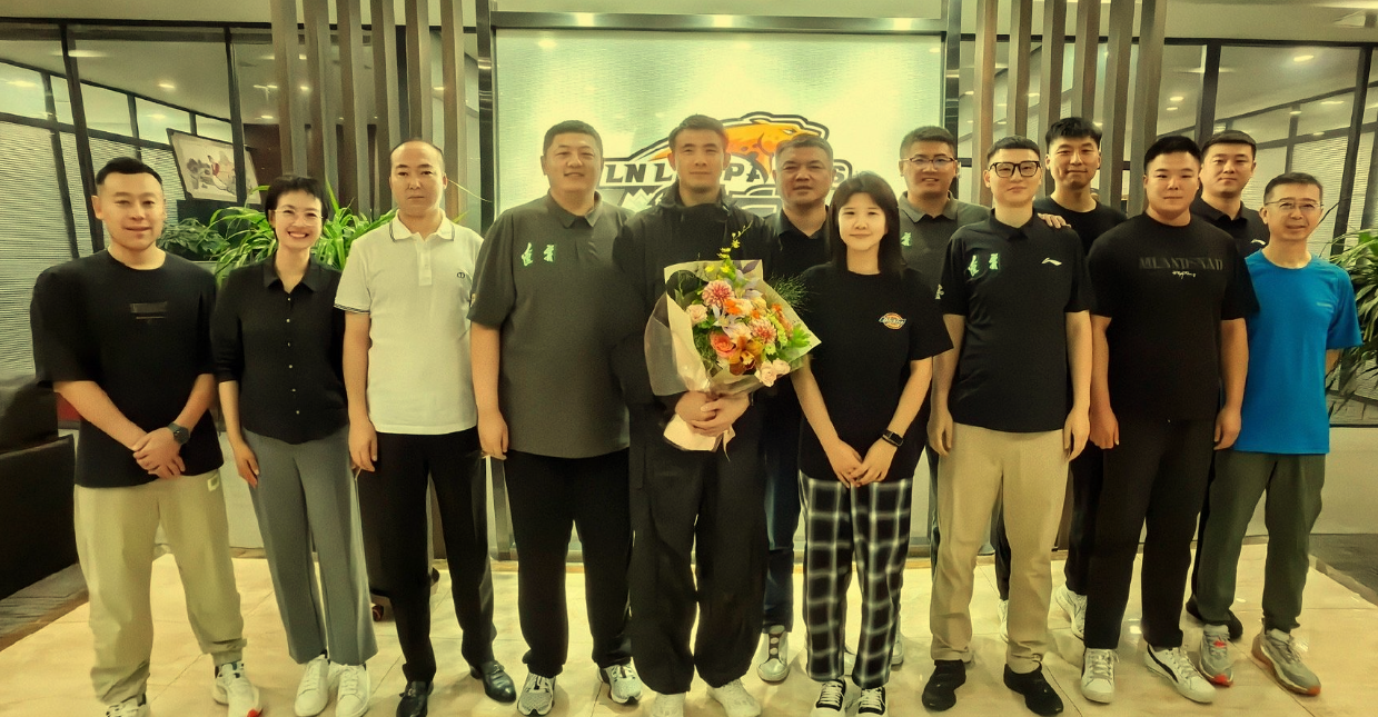 赵继伟顶格续约是辽篮对球员忠诚度最大褒扬,本尊回应体现高情商