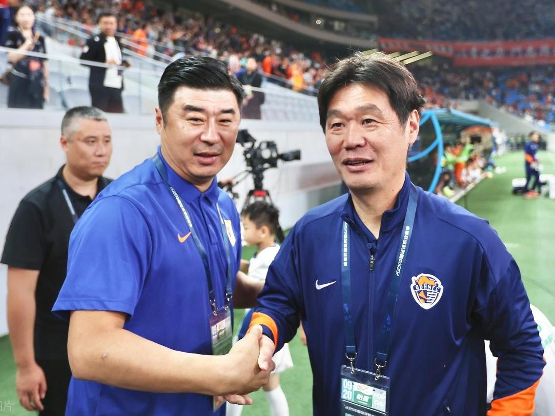 从2比0到2比2！泰山最后1分钟诡异丢球，果然是赤裸裸的人情球