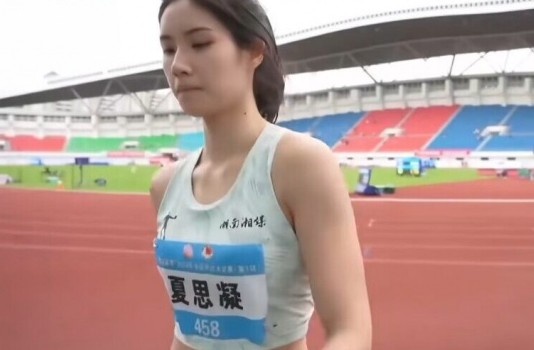 夏思凝回应伤情：此前脚骨裂&正在积极接受治疗谢谢大家关心