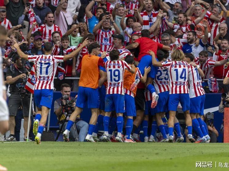 西甲刺激！巴萨偷笑！皇马苦吞5球创下75年耻辱，全胜被终结