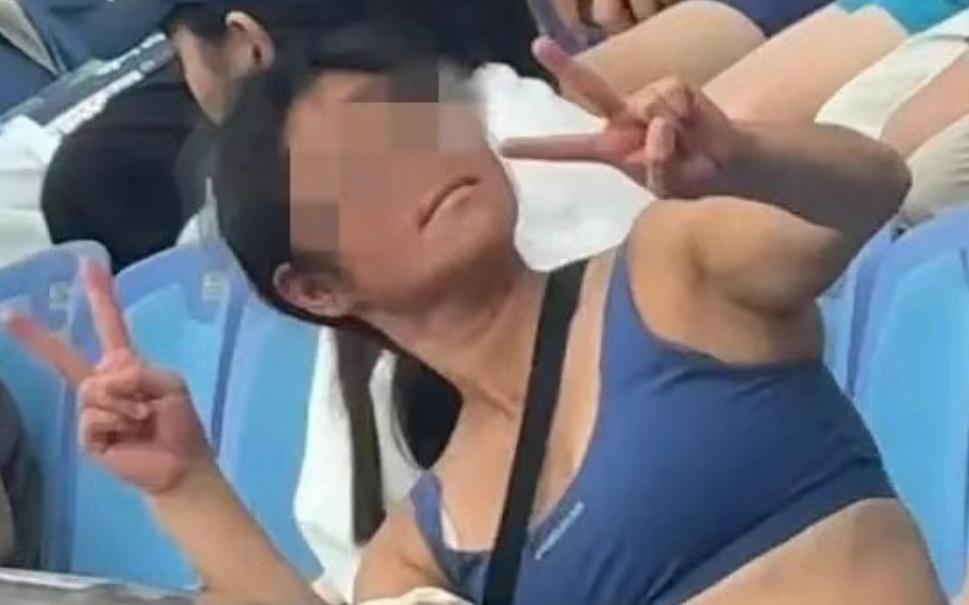 女子酒后扰乱赛场秩序，文明观赛不容“耍酒疯”新京报快评