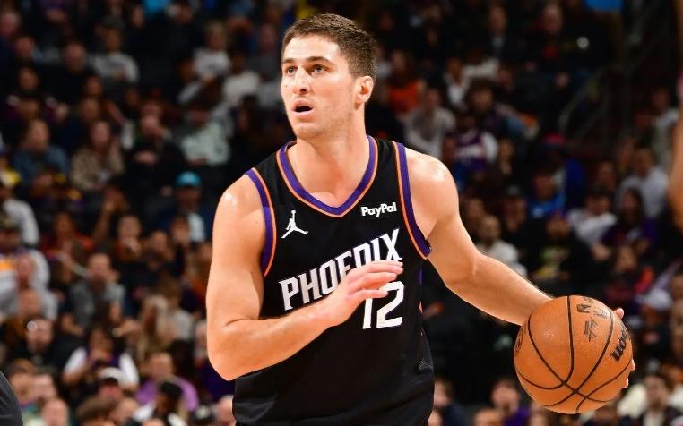 简直是能攻善守！昔日落选秀已经成为了太阳的后场支柱