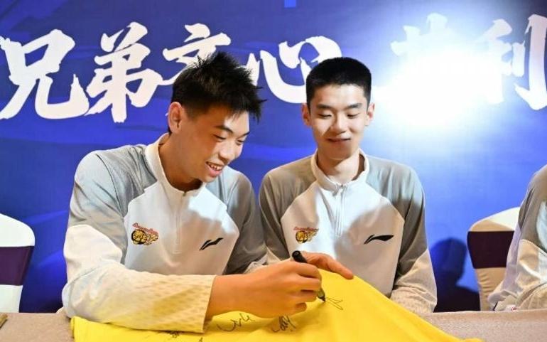 阳光逐梦，虎啸出征！广东男篮整装待发，新赛季剑指第12冠