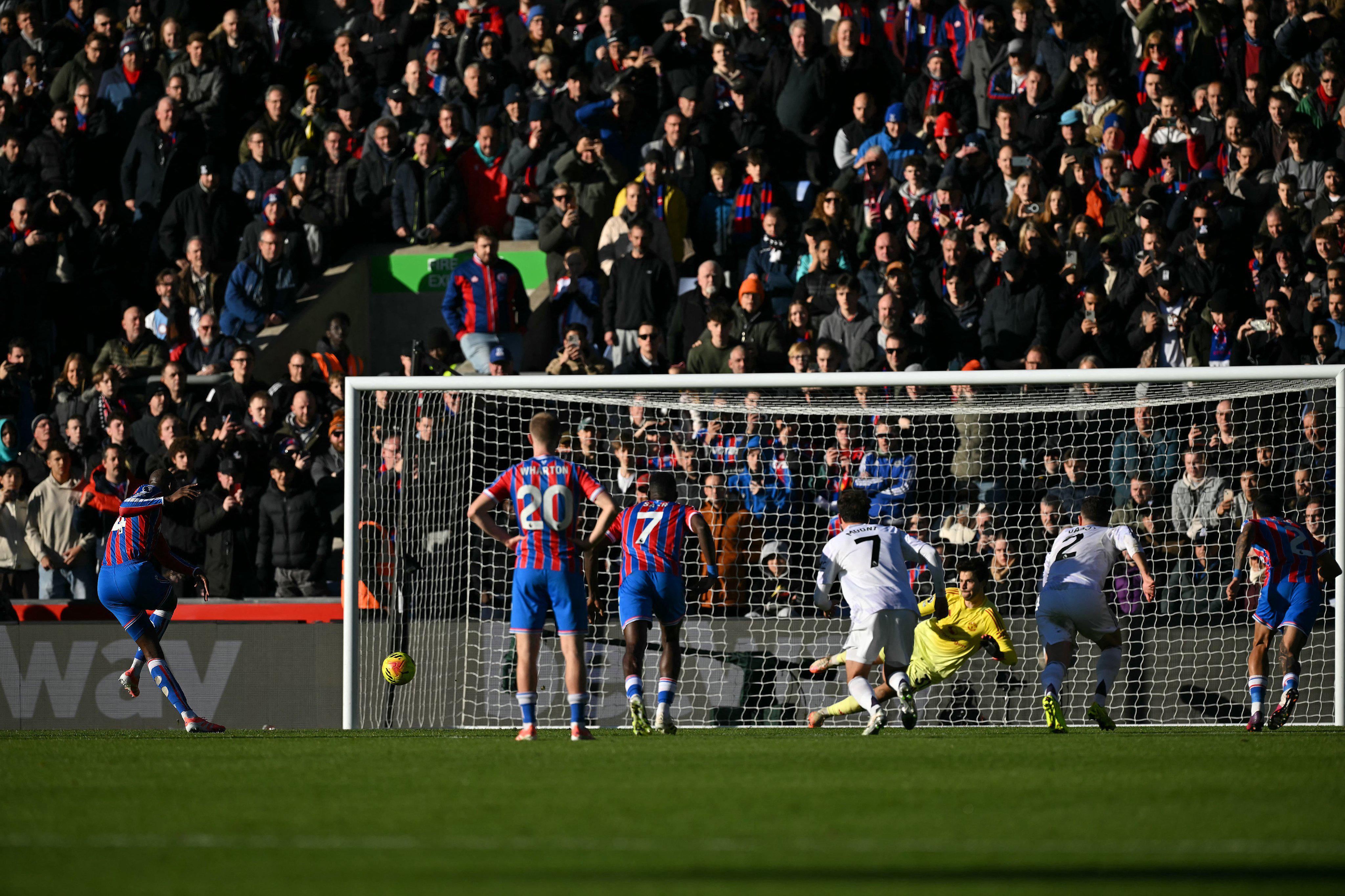 9分钟2球21逆转！曼联终于赢了：定位球奇袭战术B费2助