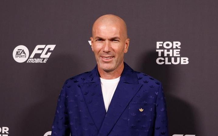 英媒：齐达内目标明年执教法国，只考虑法国队和回皇马这两个选项