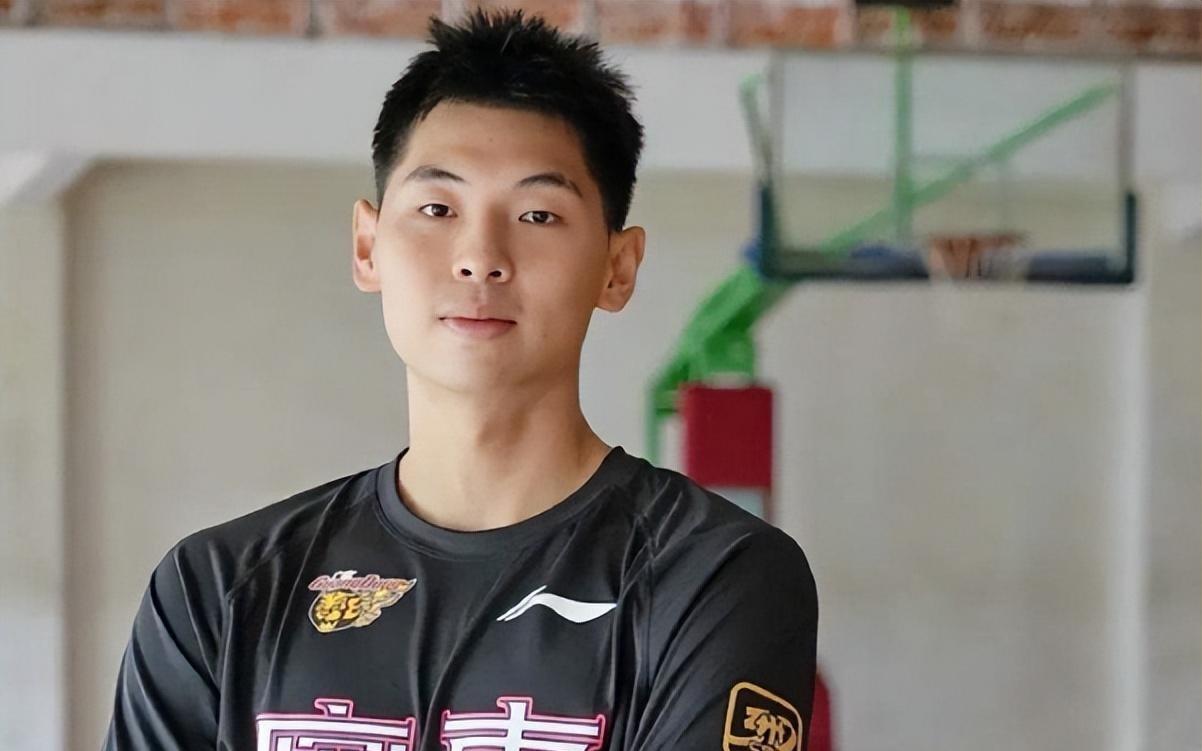 还未痊愈崔永熙深蹲30个+卧推11个+弹跳3.44米美女记者大赞