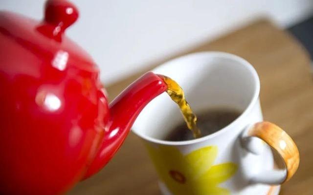 阿莫林：我不太喜欢喝茶，尤其不理解有