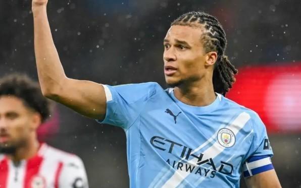 每体：阿克愿意加盟巴萨，但曼城不接受租借只考虑永久转会