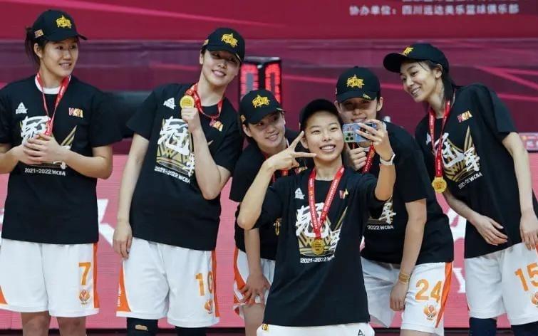 中国篮球又出现尴尬事，第一大联赛顶