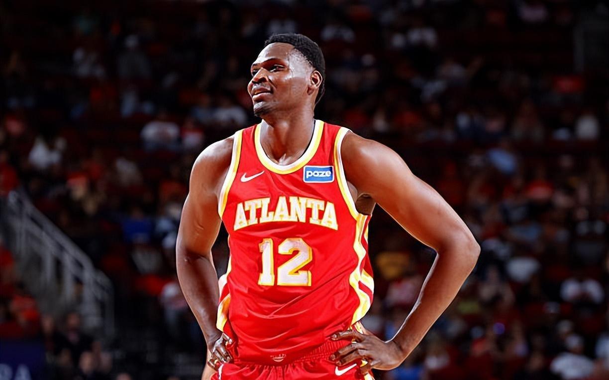 季前赛中的表现高开低走！火箭旧将能否得到留在老鹰的机会呢