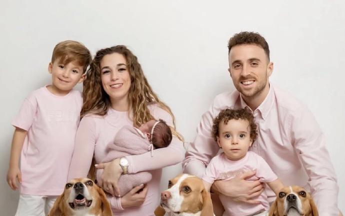 安菲尔德感人一幕！若塔幼子担任球童，裁判躬身击掌，你永不独行