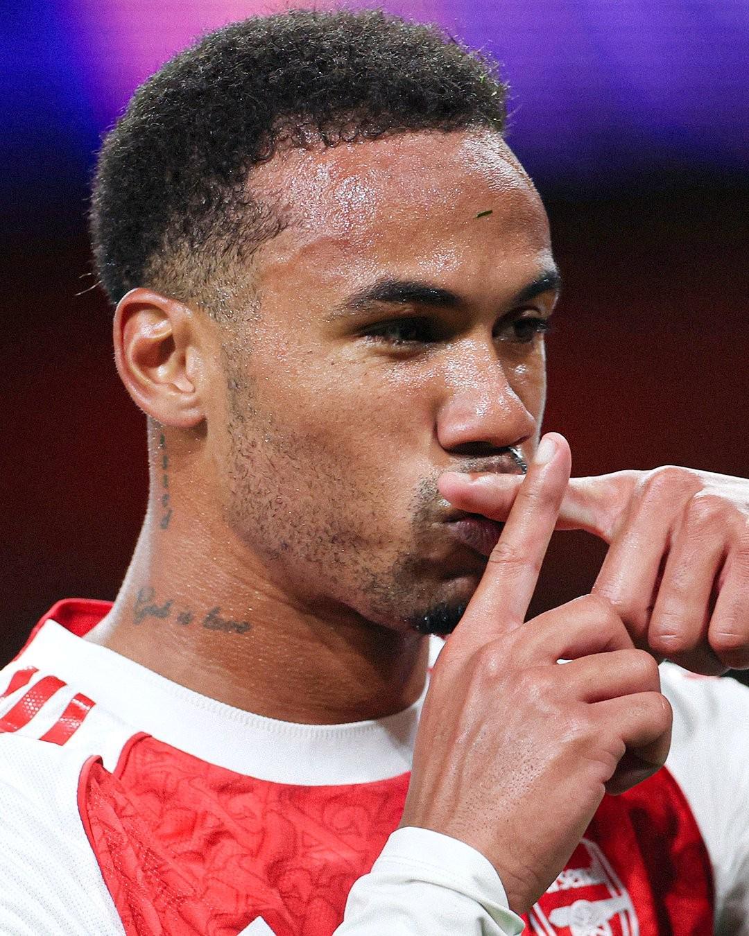 加布里埃尔为阿森纳已打入22球,位列同期五大联赛中卫进球最多