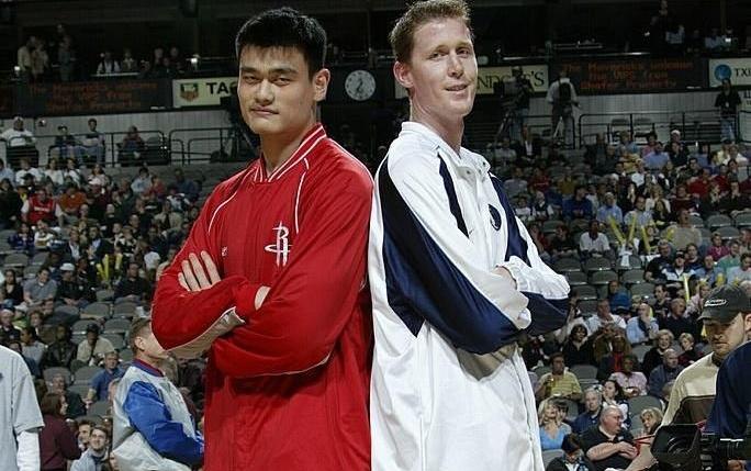 还记得他吗“大竹竿”布拉德利现身Big3联赛，小腿已经截肢