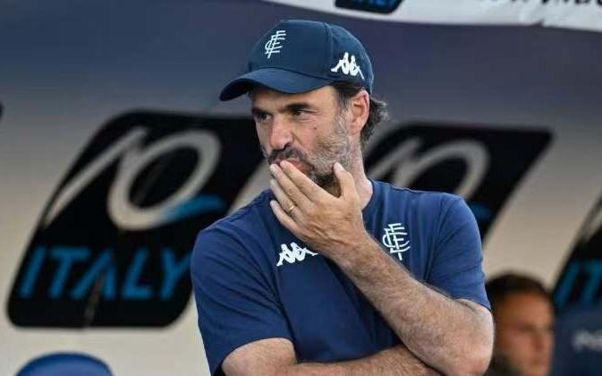 官方：恩波利主教练帕柳卡下课，三位教练组成员同时离任