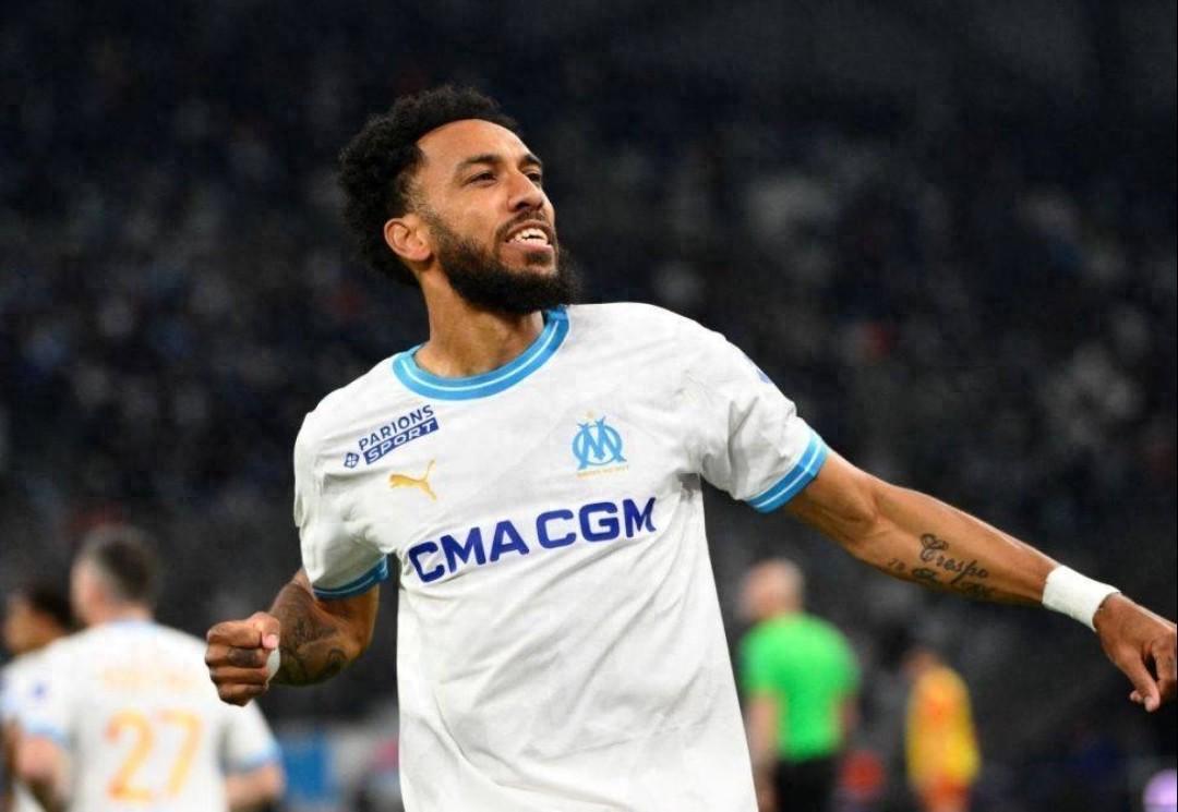 4分钟双响+追平亨利！36岁奥巴梅扬用绝杀逆转创造奇迹