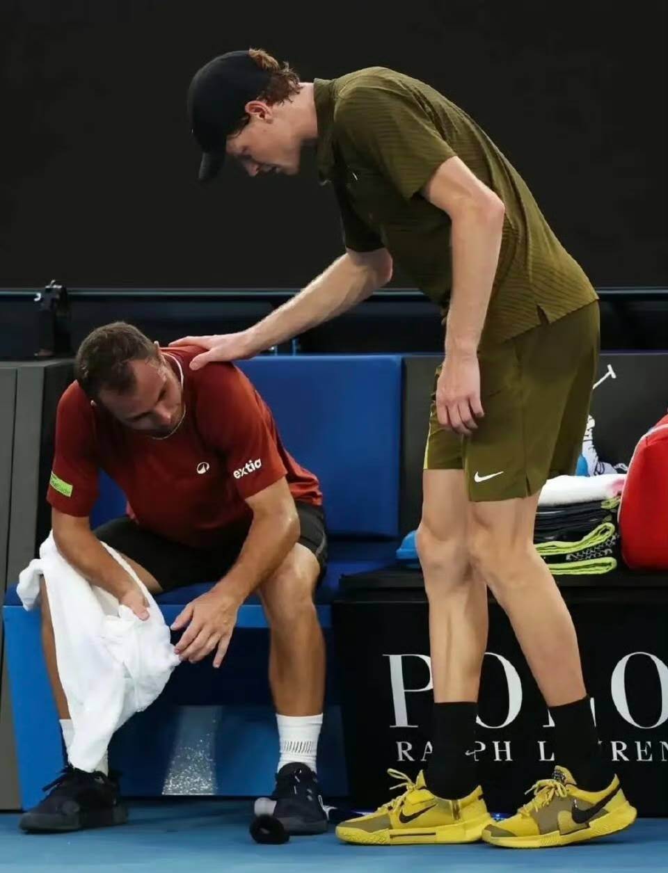 辛纳分享美网输球后一关键改变，大坂战袍遭吐槽cos新白娘子传奇