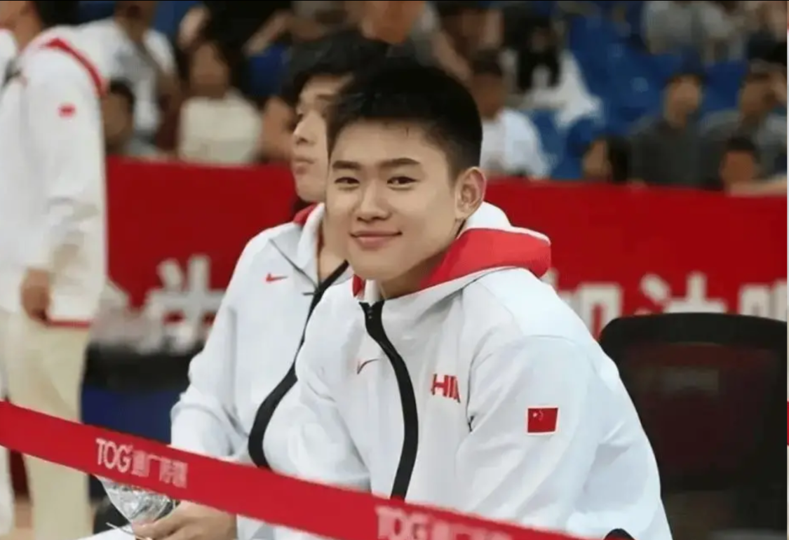 一个0分，一个砍10+4！两中国后卫齐聚NCAA，境遇却是天上地下