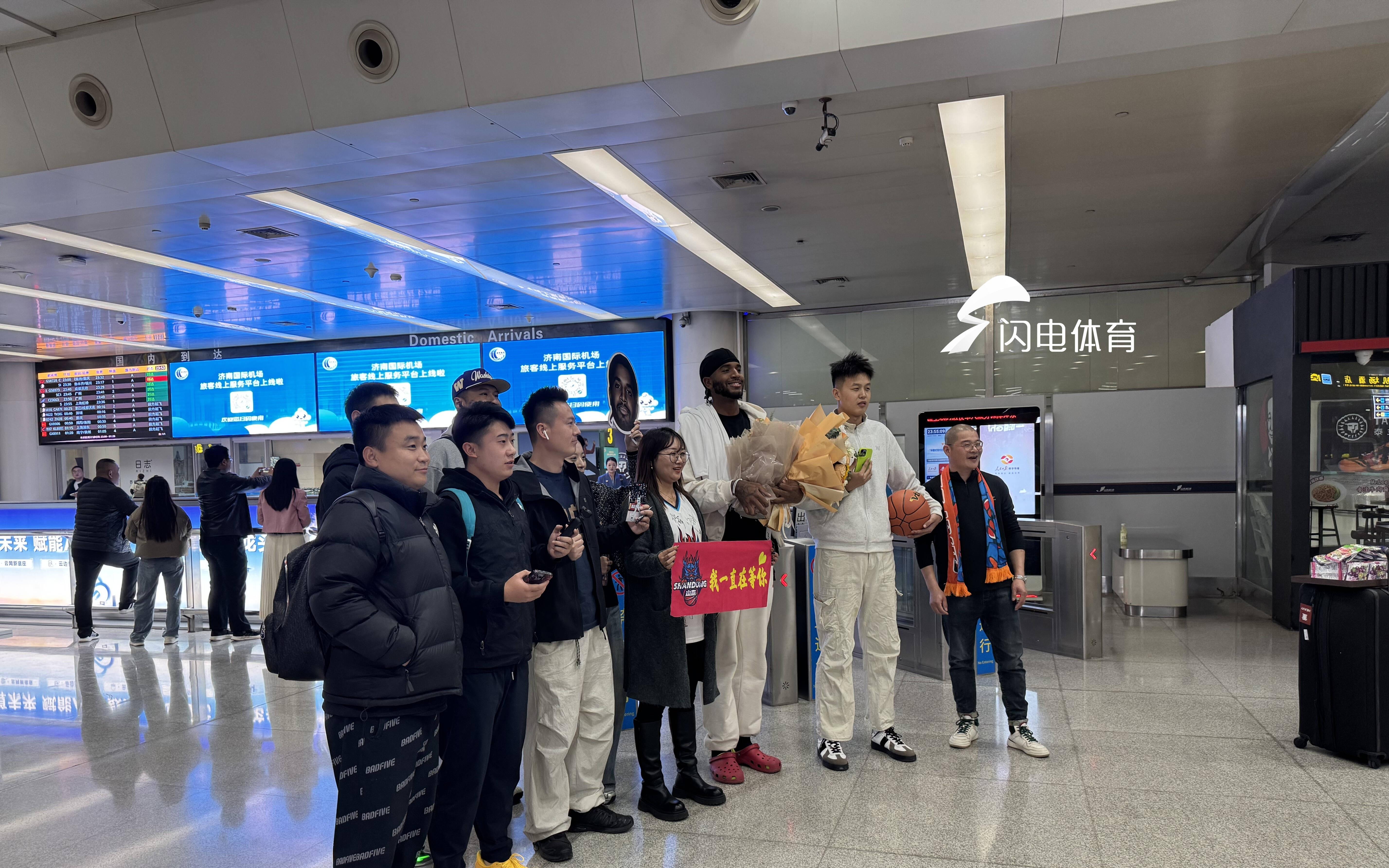 山东高速男篮外援克里斯抵济新赛季备战加速