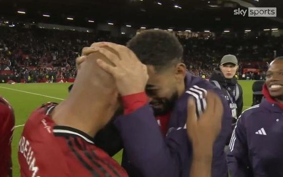 内维尔：姆伯莫库尼亚能为曼联赢下很多比赛，有机会进前六