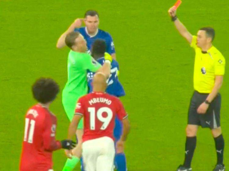 英超官方解释埃弗顿铁腰掌掴队友染红原因！吓懵曼联，莫耶斯叫好