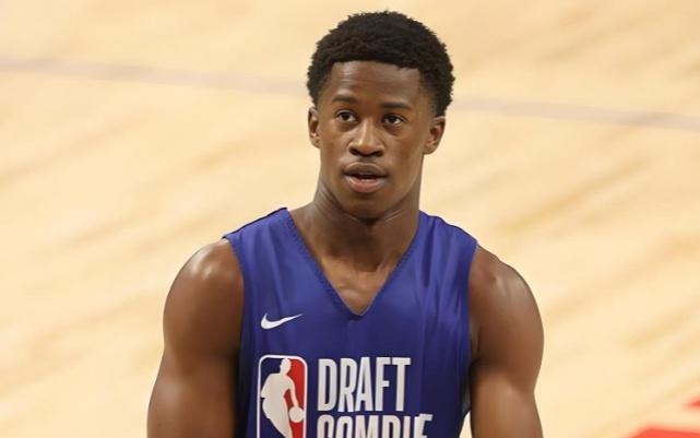 19岁巴哈马少年，一战封神！首秀破詹皇纪录！