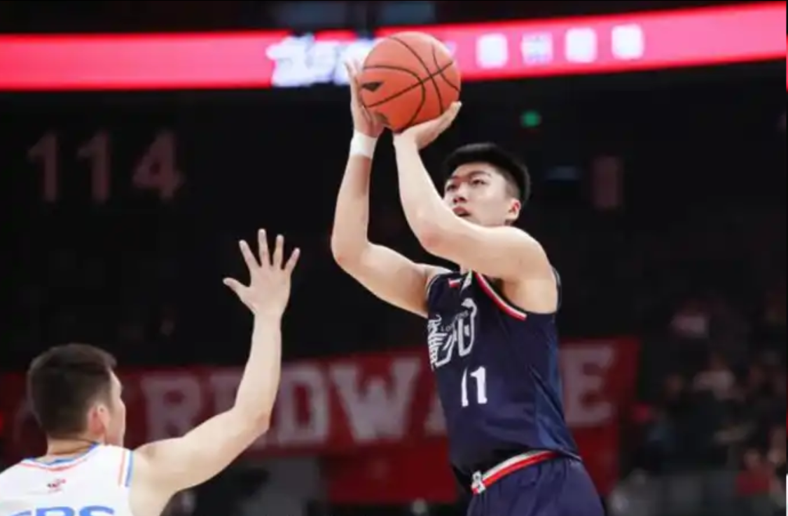 在哈登面前三分5中4！广州队长大心脏，与郭艾伦组最强本土双枪