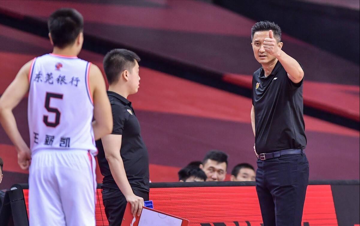 试训多支球队没人要！广东宏远旧将离开CBA，曾是顶级三分射手