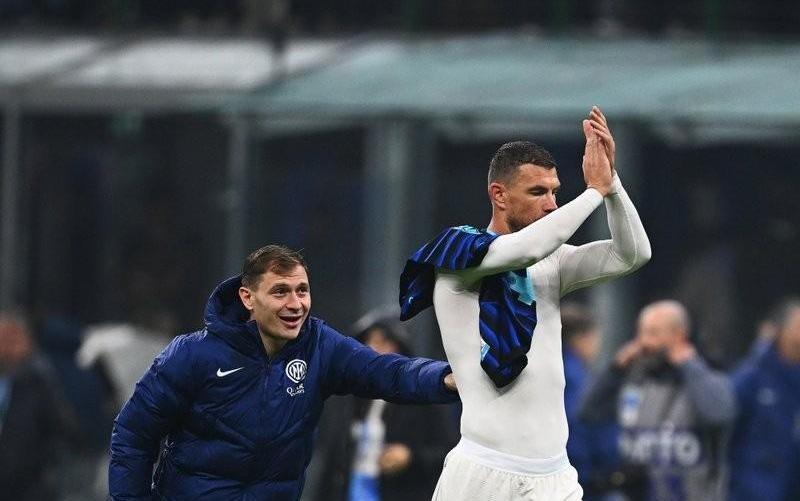 哲科重回梅阿查球场收获掌声，国米官方社媒发文向其致敬